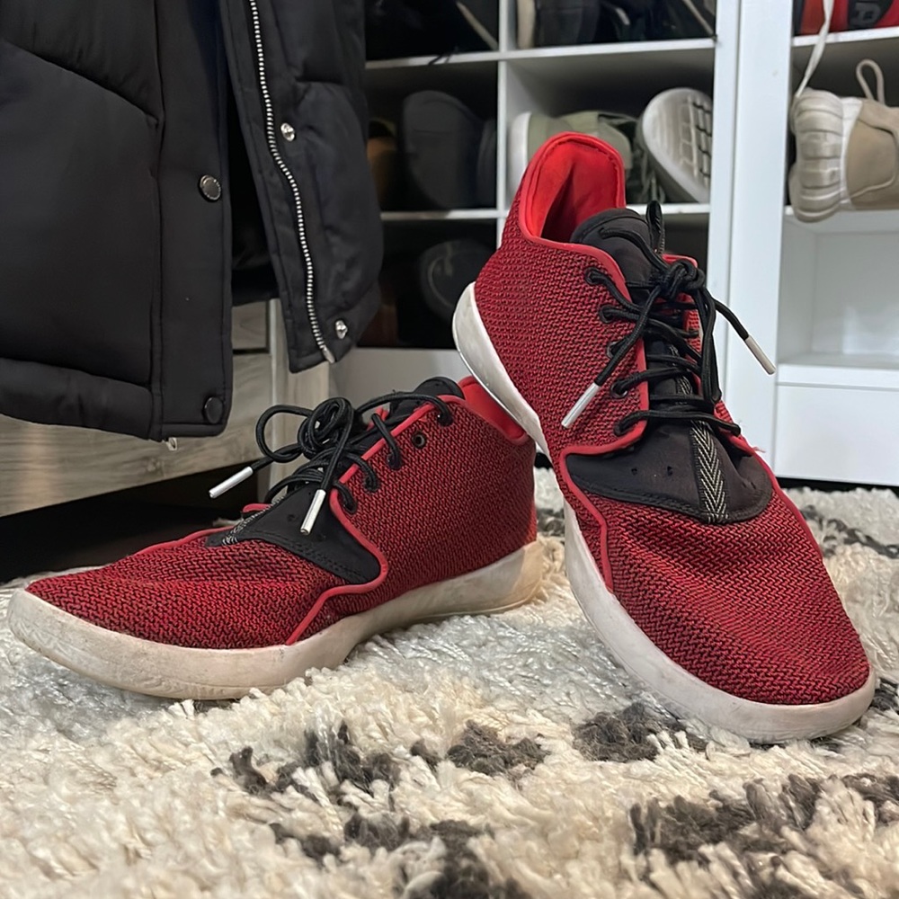 Jordan Eclipse black and red
